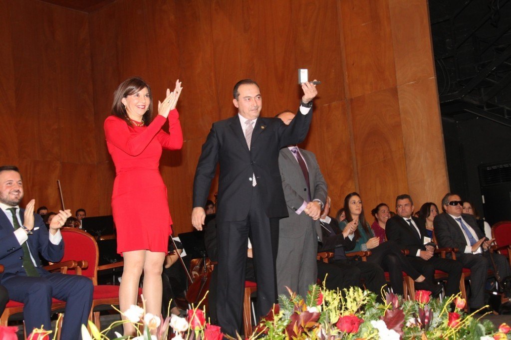 Actos2013Medalla_Bimilenario_003